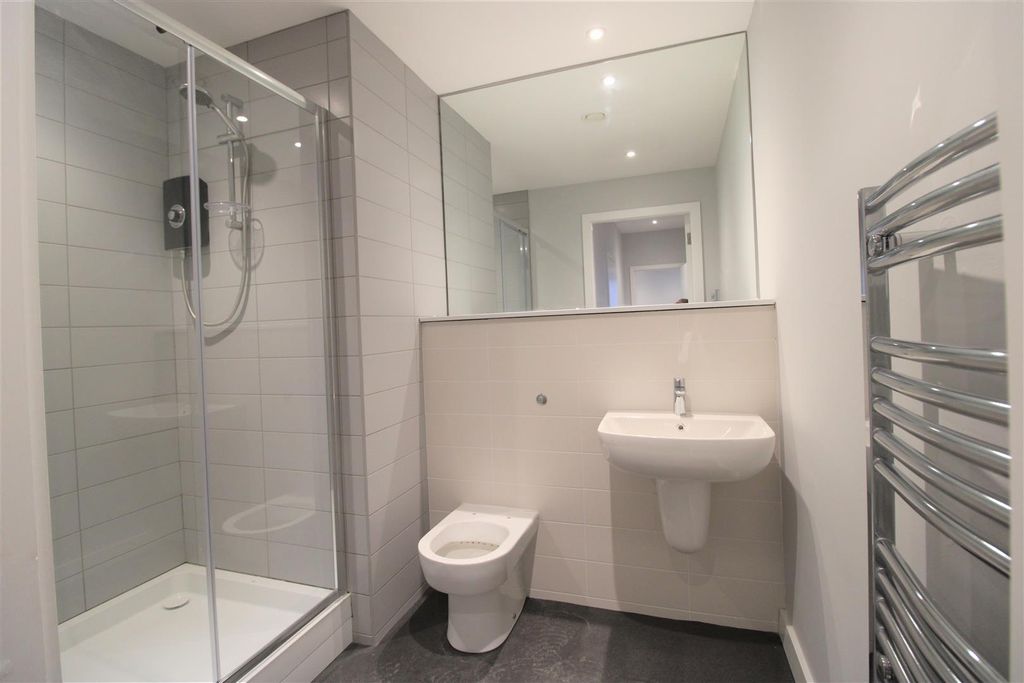 Property photo 2 of 14 Bathroom.Jpg