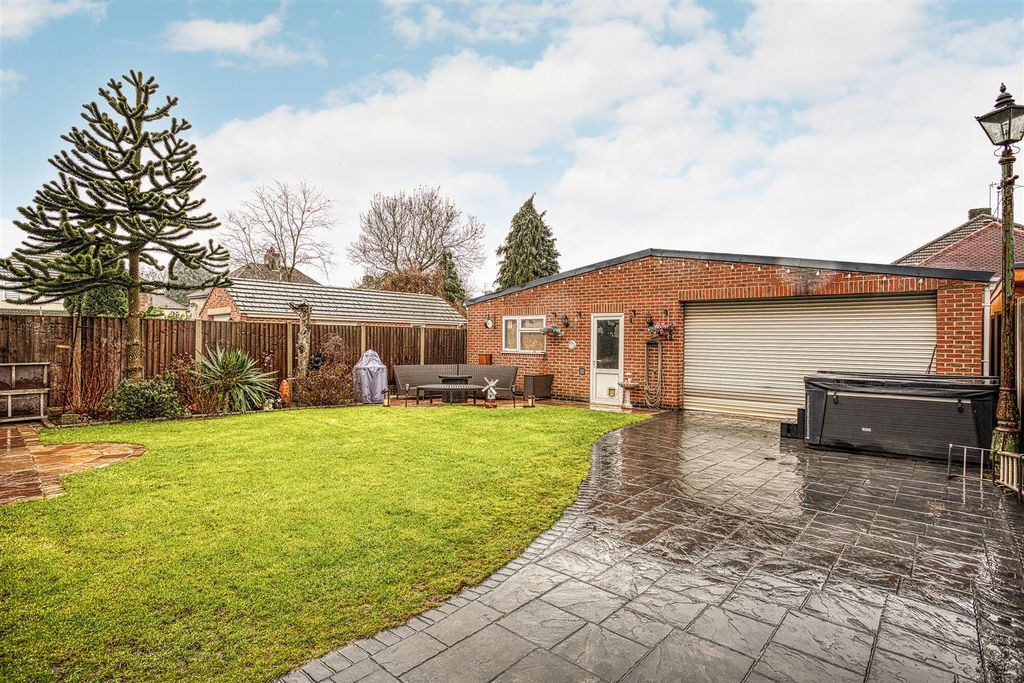 Property photo 2 of 17