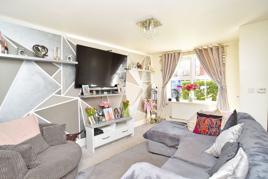 Property photo 3 of 12