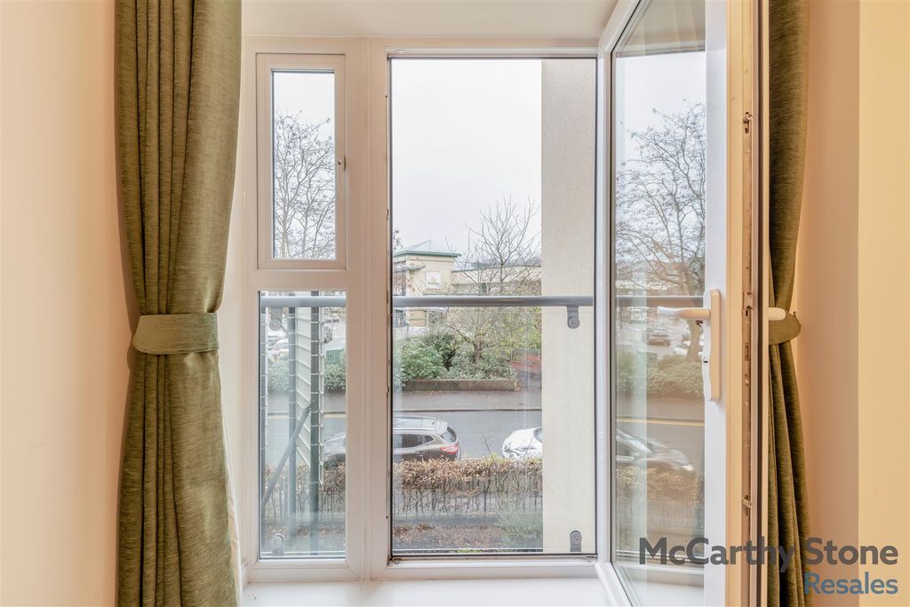 Property photo 3 of 22 8672597-Interior03.Jpg