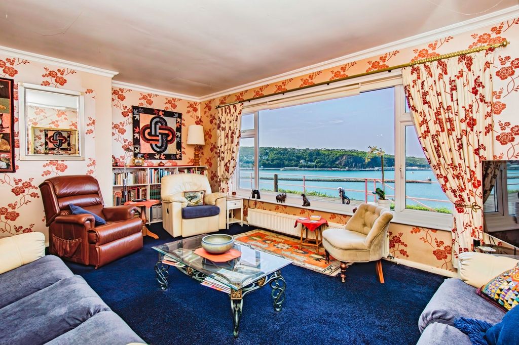 Property photo 3 of 17 Photo