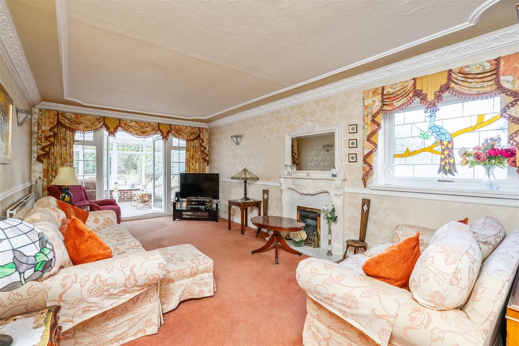 Property photo 2 of 19 5 Woodshires Road_5.Jpg