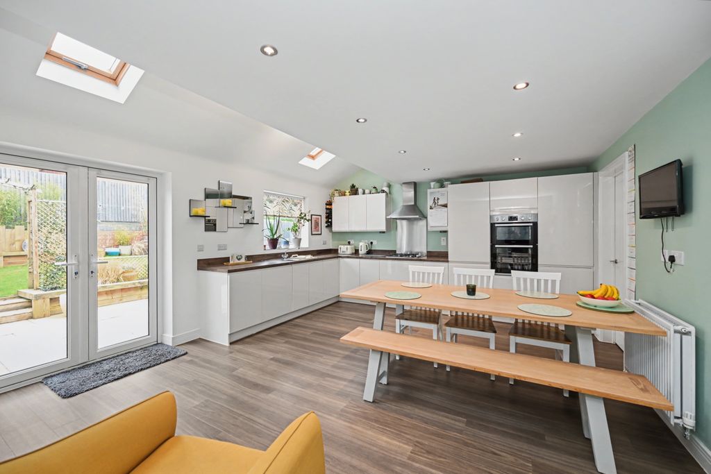 Property photo 3 of 24