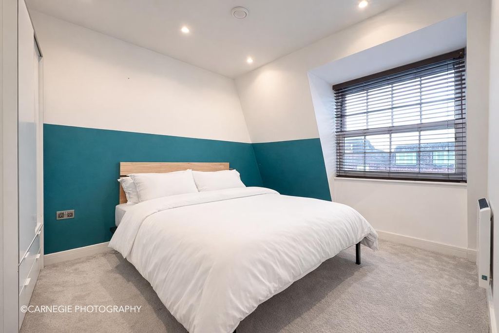 Property photo 2 of 16 Bedroom