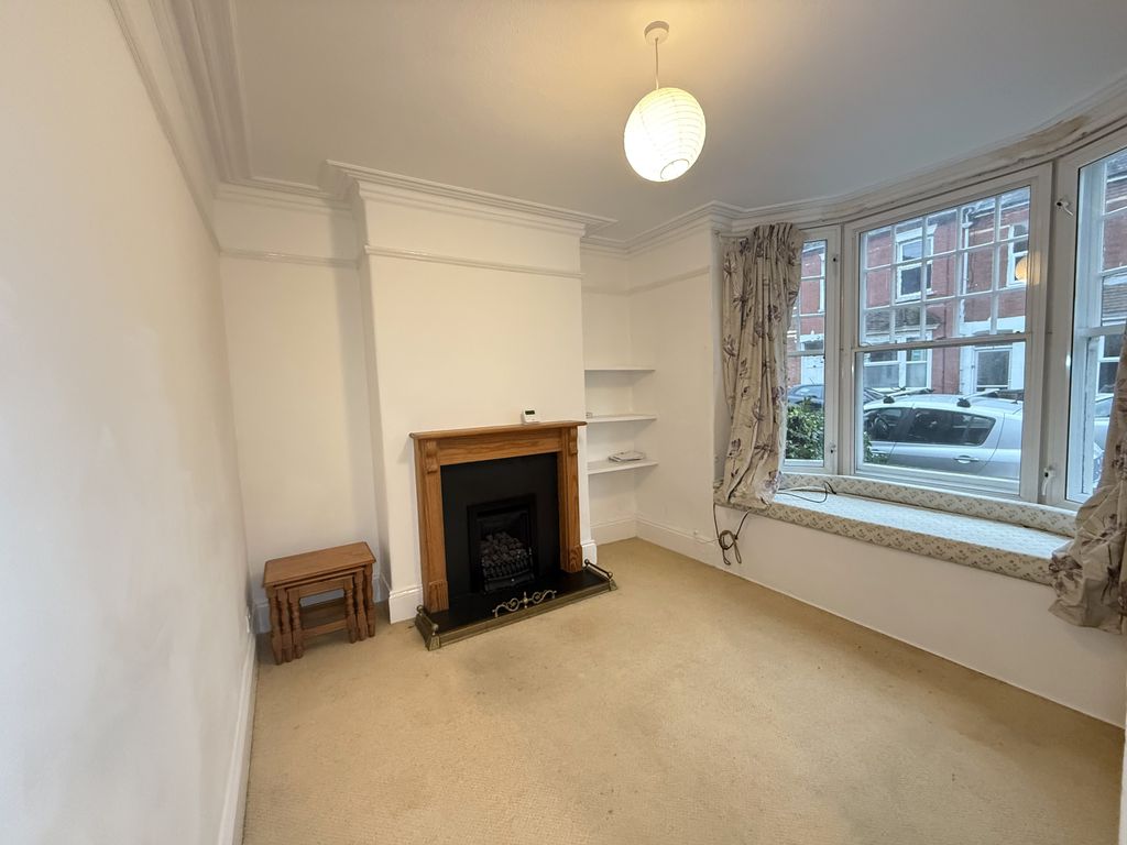 Property photo 1 of 18 Living Room