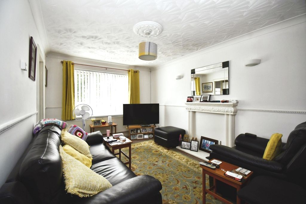 Property photo 2 of 6 Lounge
