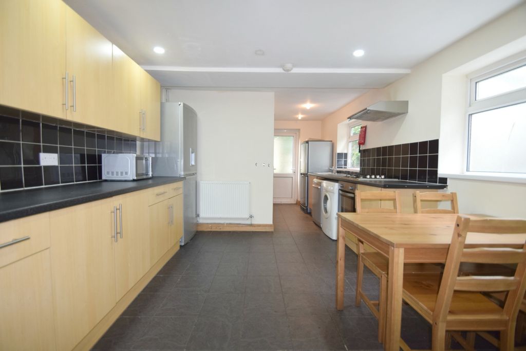 Property photo 1 of 18 Photo 5