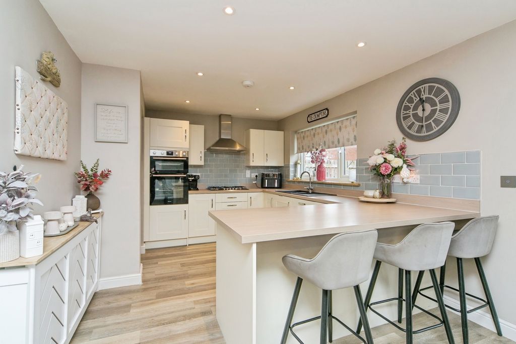 Property photo 3 of 21 Pbox-Img.Jpg