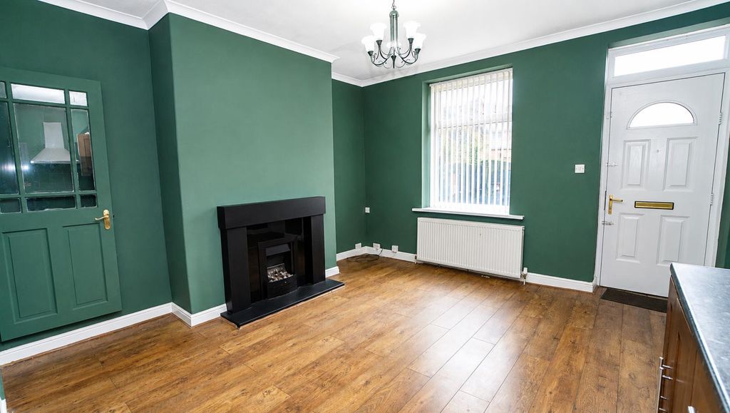 Property photo 2 of 12 Lounge.Png