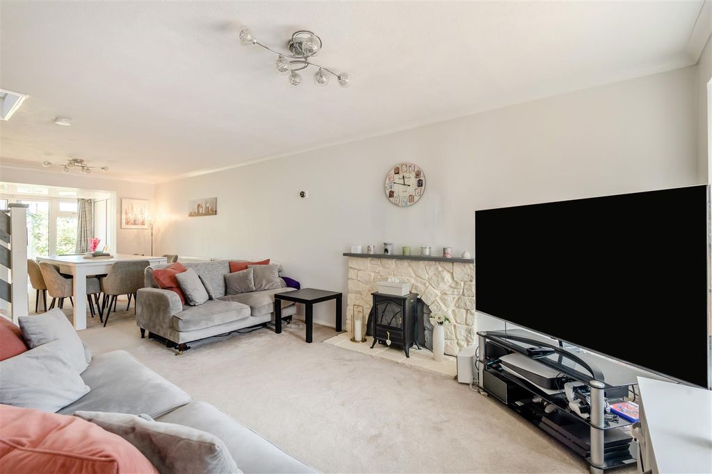 Property photo 2 of 20 8694920-Interior03.Jpg
