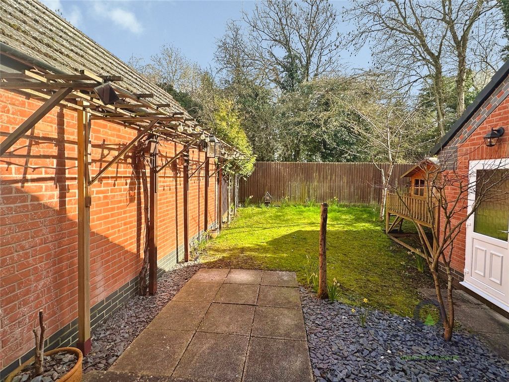 Property photo 3 of 12 Garden