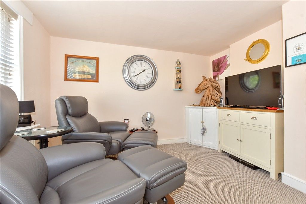 Property photo 3 of 10 Lounge