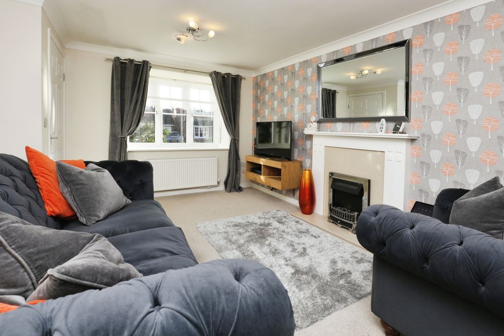 Property photo 2 of 19 Lounge