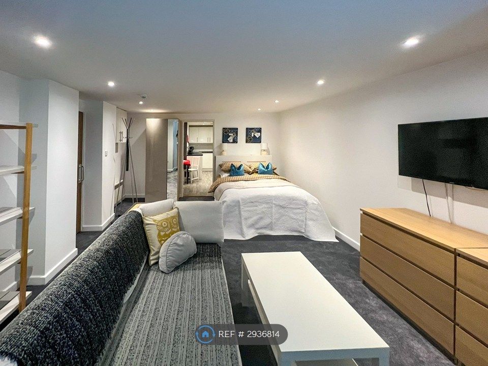 Property photo 1 of 6 Livingroom/Bedroom
