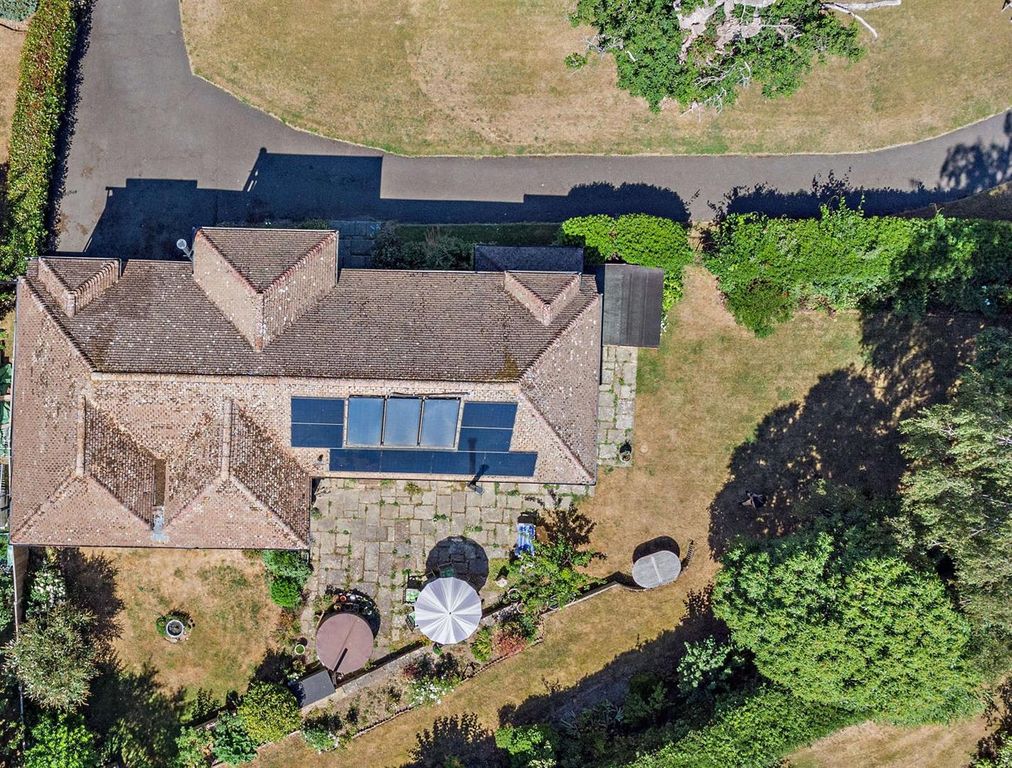 Property photo 2 of 15 8699567-Exterior19-800 - v2.Jpg