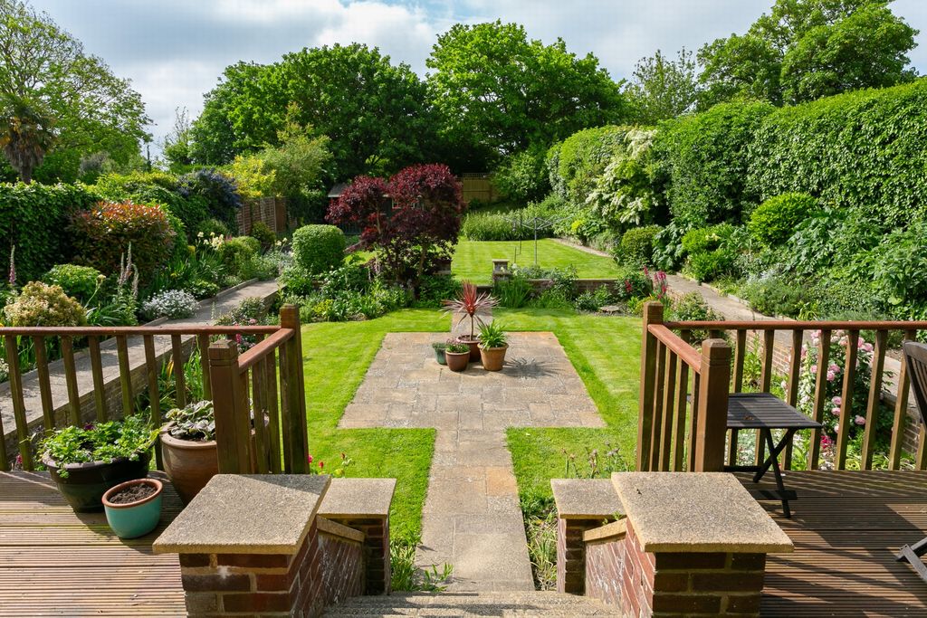 Property photo 2 of 33 Garden