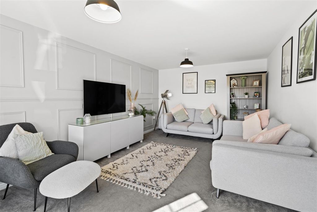 Property photo 3 of 23