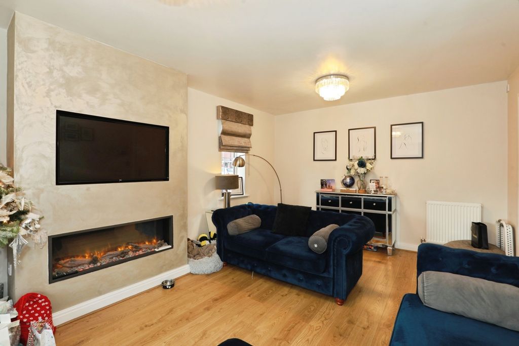 Property photo 3 of 17 Pbox-Img.Jpg