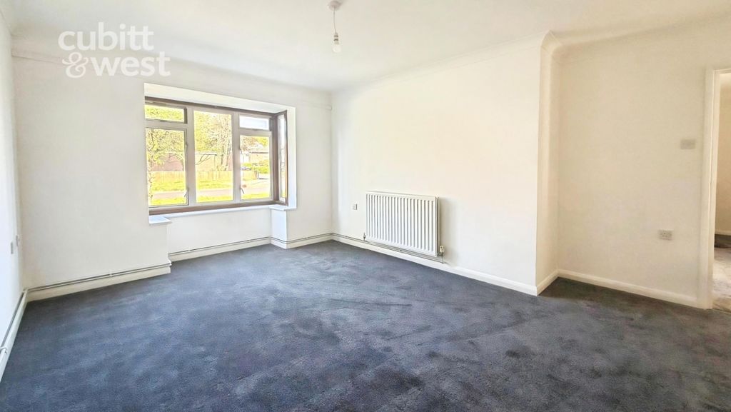 Property photo 3 of 10 Living Room