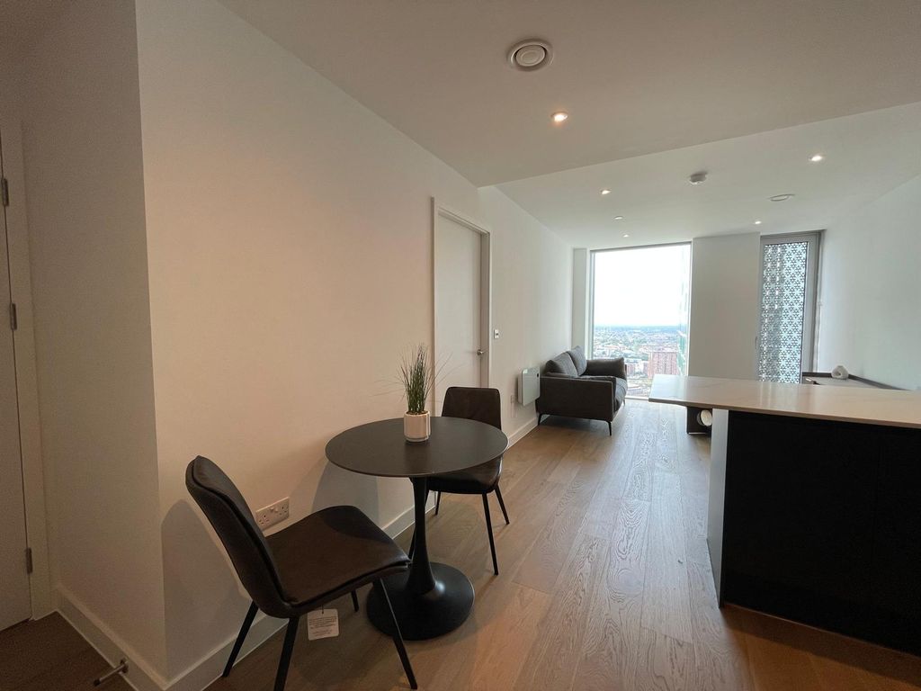 Property photo 3 of 23 Photo 02