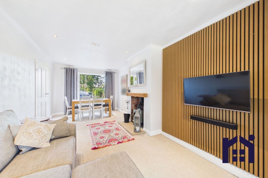 Property photo 3 of 34 Living Room