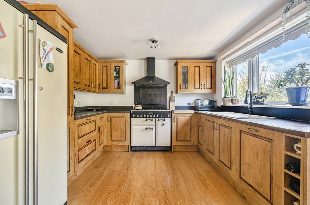 Property photo 3 of 20 3 - 1315981-9-685Ec1F...