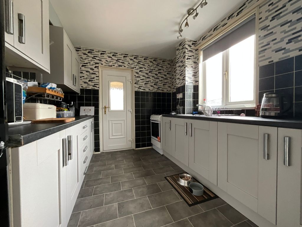 Property photo 2 of 17 3864022