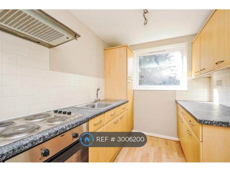Property photo 2 of 7 Kitchen