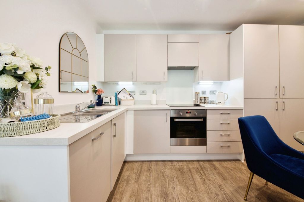 Property photo 3 of 14 Kitchen