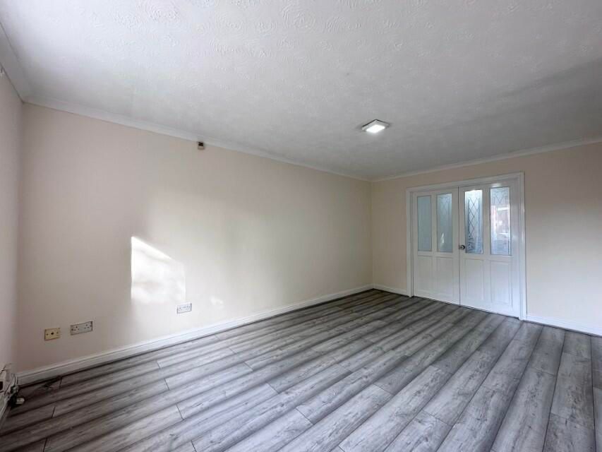 Property photo 3 of 11 3