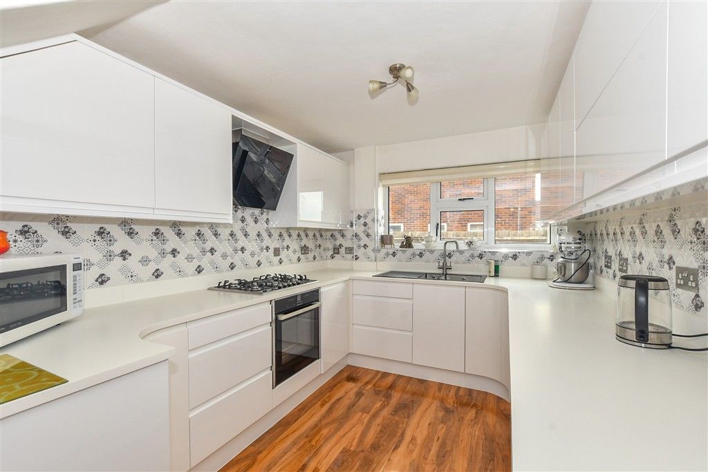 Property photo 3 of 13 Kitchen/Breakfast Room