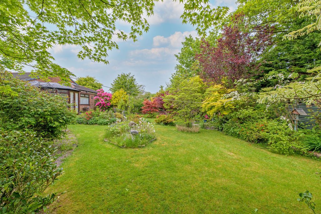 Property photo 2 of 18 Garden