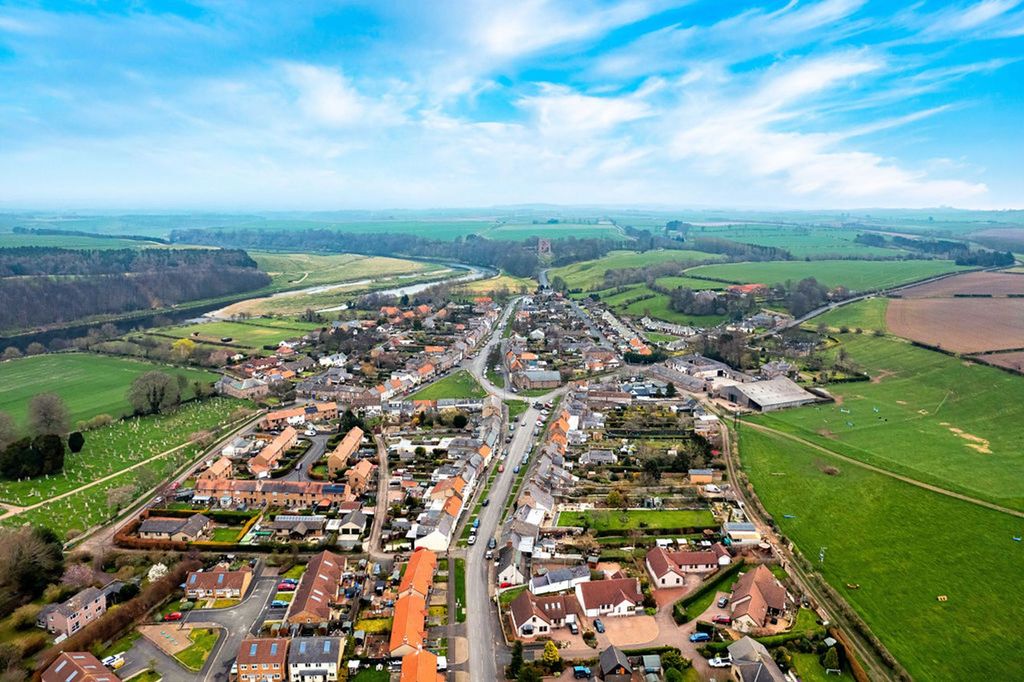 Property photo 2 of 8 Norham