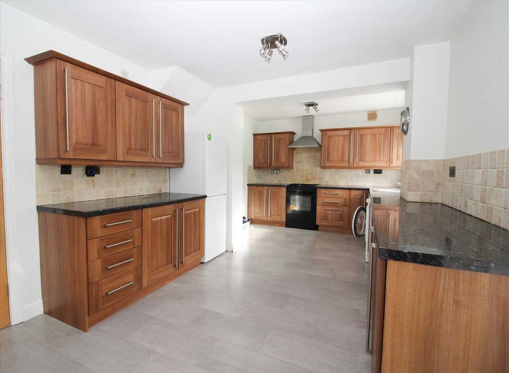 Property photo 3 of 14 Feature Photo