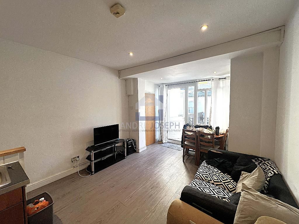 Property photo 2 of 7 Photo 2