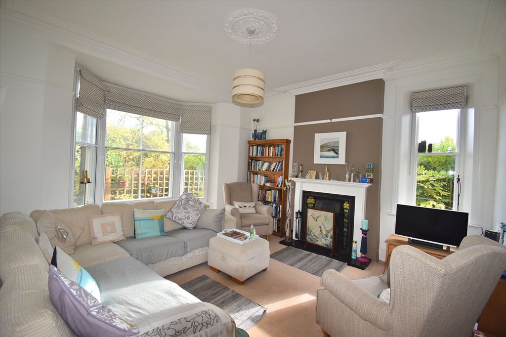 Property photo 2 of 24 Sitting Room