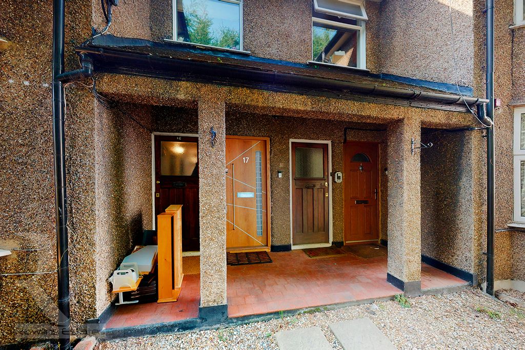 Property photo 2 of 27