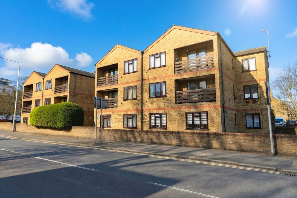 Property photo 1 of 8 Front External