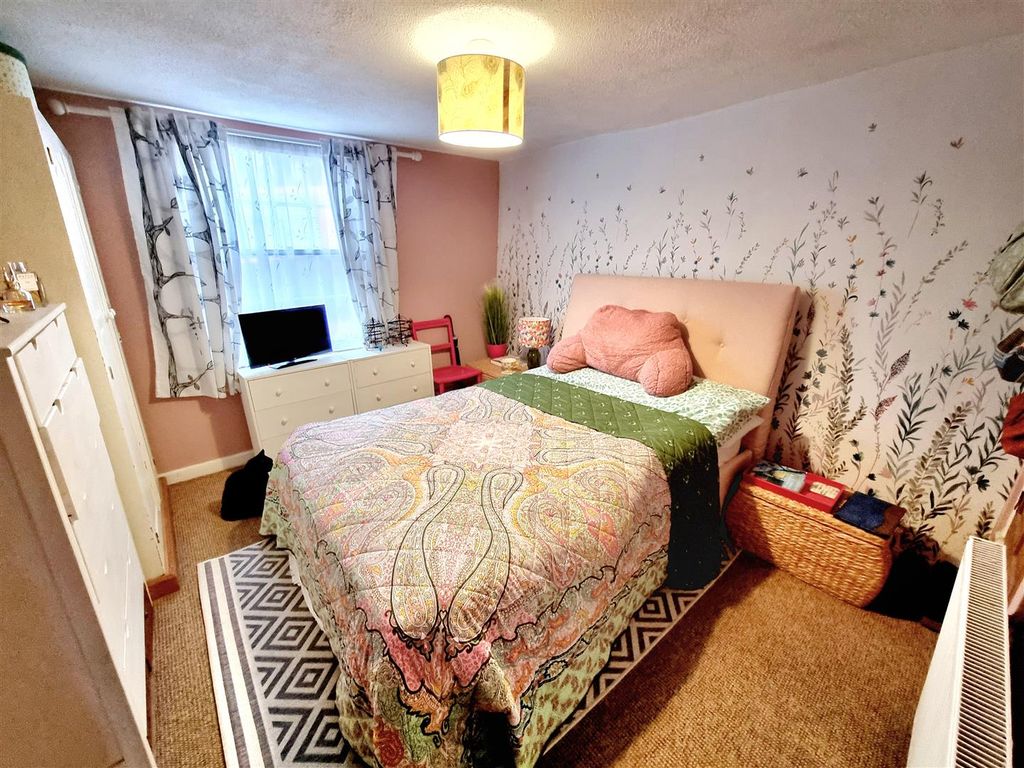Property photo 3 of 15 Bed 1.Jpg