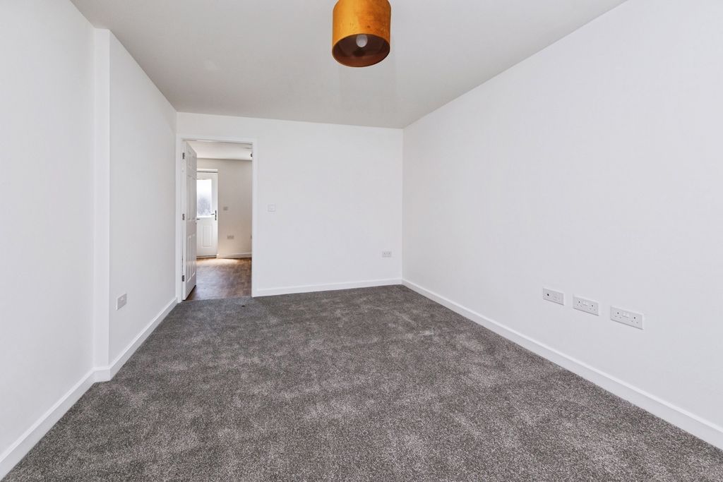 Property photo 3 of 10 Pbox-Img.Jpg