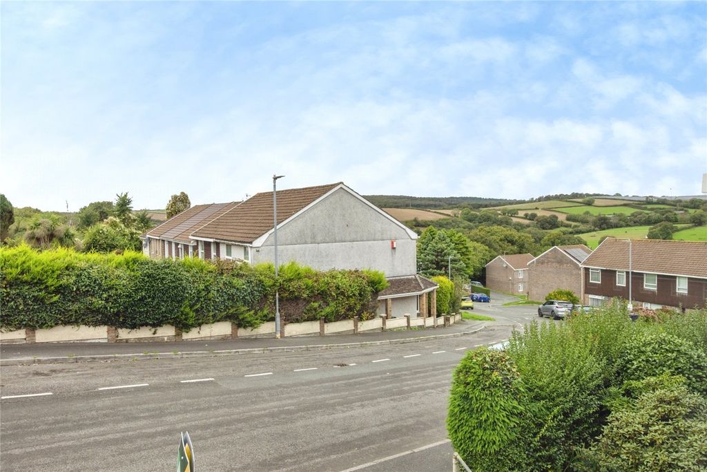 Property photo 2 of 17 Picture No. 27