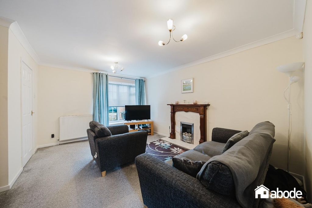 Property photo 3 of 12 The Roundway-19.Jpg