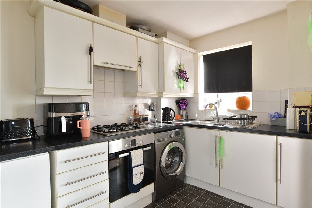 Property photo 3 of 6 Kitchen