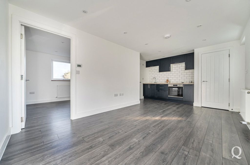 Property photo 3 of 18 2841ee50-72Fe-4c3...