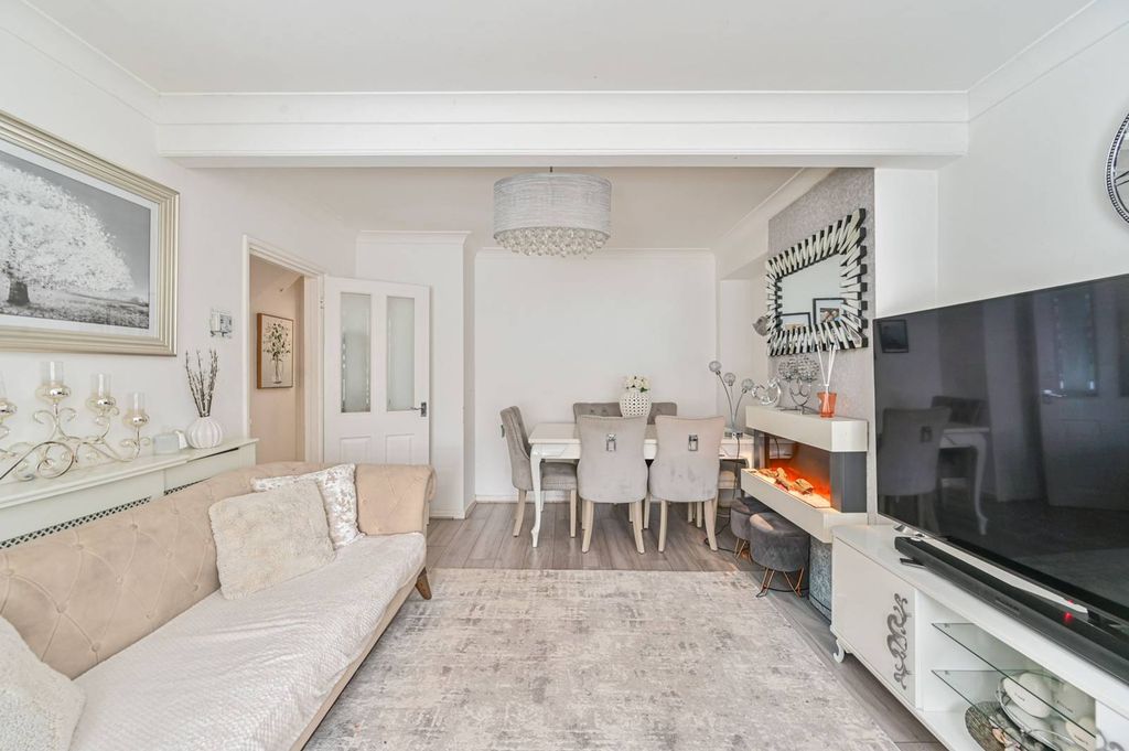 Property photo 3 of 23