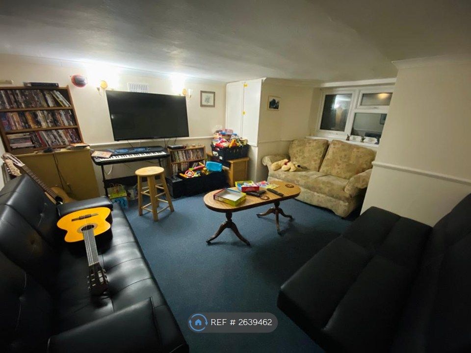 Property photo 3 of 11