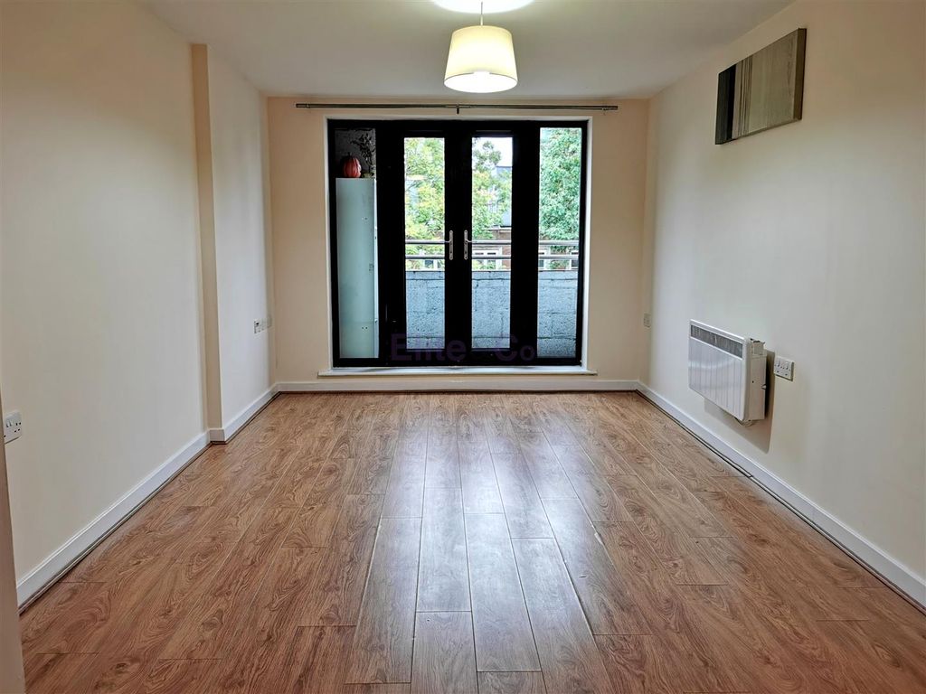 Property photo 2 of 7 Lounge