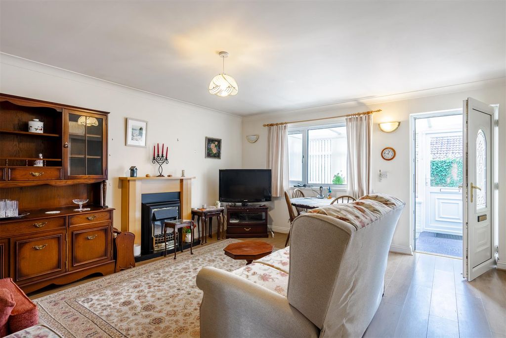 Property photo 2 of 13