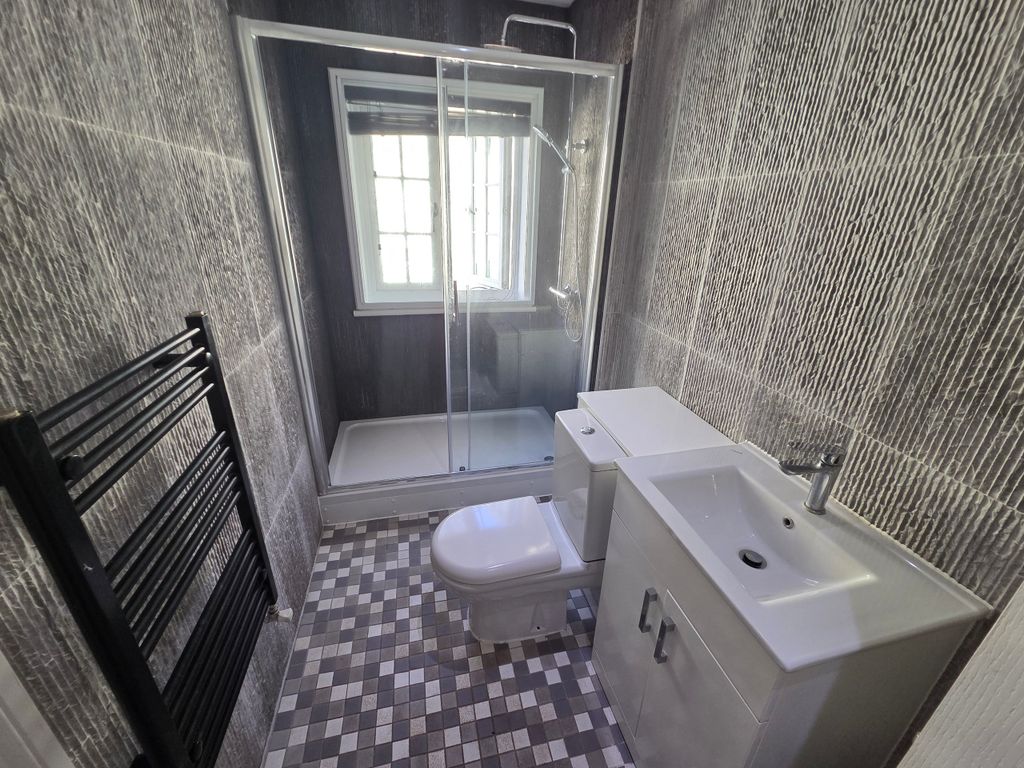 Property photo 3 of 14 Bathroom 2