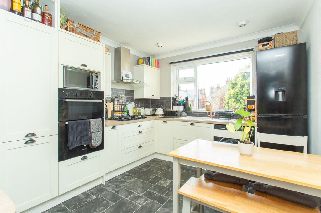 Property photo 3 of 11 Picture 3